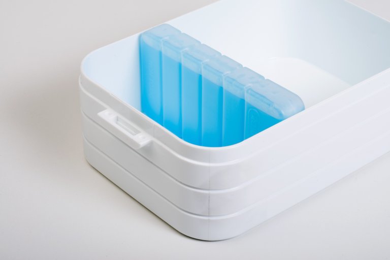 Farbige Mini Kühltasche 2,4 L mit Kühlelement 200 ml und Brotdose 1,1 L